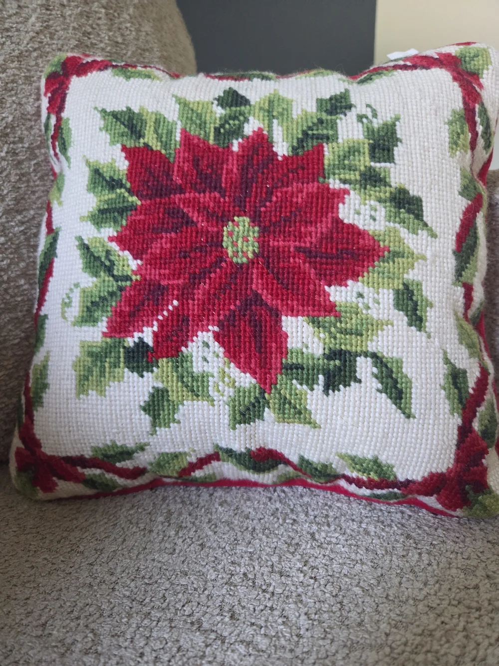 Vintage Christmas/holiday Poinsettia Needlepoint Throw Pillow Red & Green 11x11